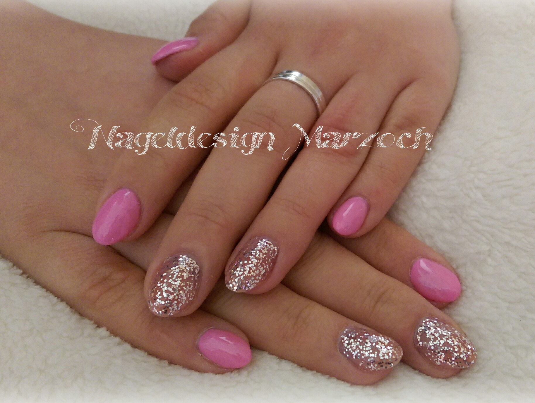 naegel-gel-rosa-glitzer